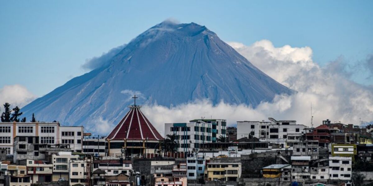 100521_Pray_Deaf_People_in_Ecuador_Long_for_Gods_Word_in_Sign_Language_PrayerBlog