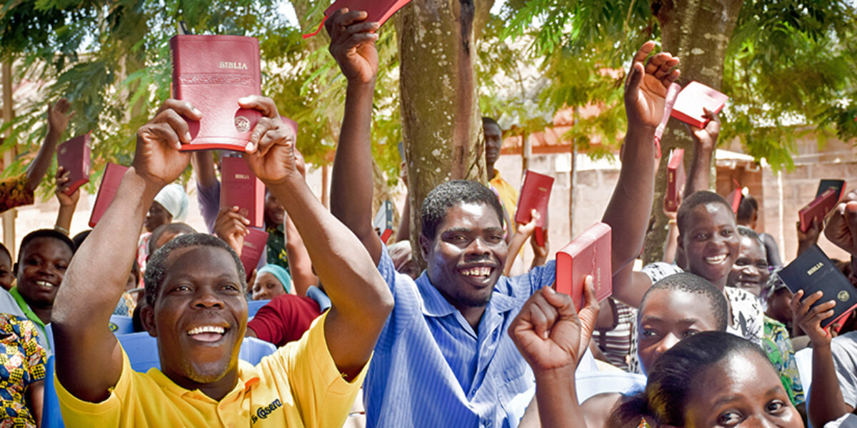 1711-ABS-JAN_Ministry_News_-_Ghana_Bible_Translation_-_825x500-v1