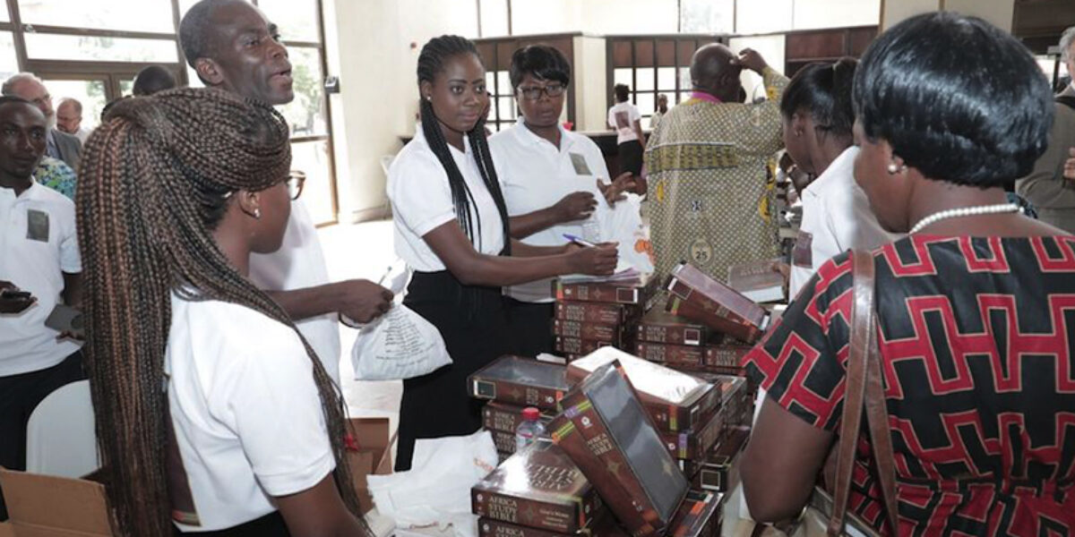1807-ABS_2018_July_Min_News_Article-9-Ghana-First_African_Study_Bible