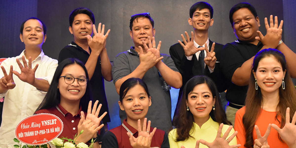 2008-ABS-AUG-Min_News-Article_5-Bringing_the_Bible_to_the_Deaf_in_Vietnam