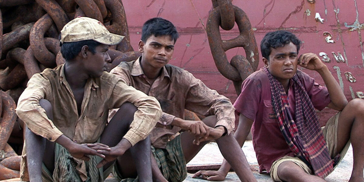 2012-ABS-DEC-Min_News-Article_1-Gulf_migrant_workers_turn_to_God