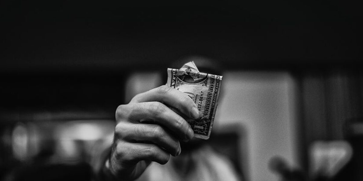 5 Versículos para afrontar la disminución de dinero