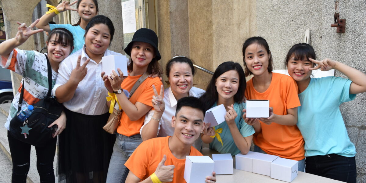 RS95556_Vietnam_Thanh_Sign_Language_PHOTO_CREDIT_Vietnam_Partnership