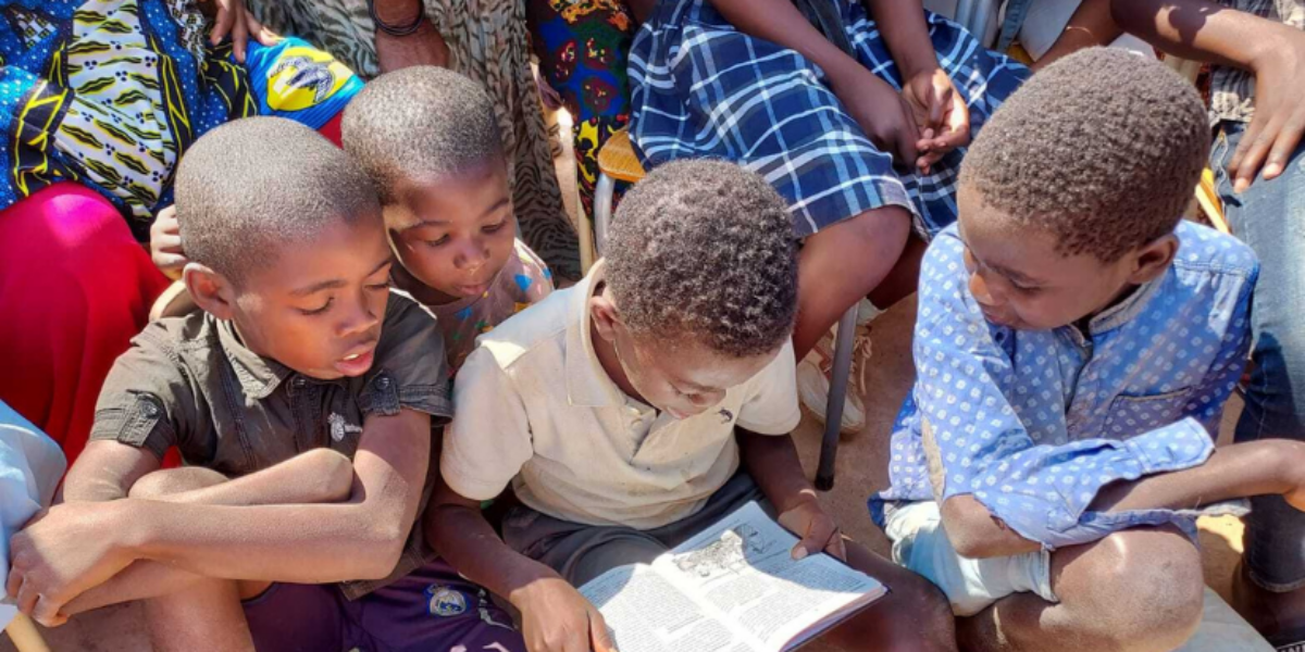 hallelujah-angolas-umbangala-people-welcome-their-first-new-testament