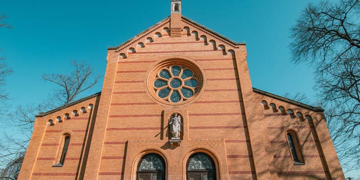 how-to-pray-for-your-pastor-while-church-is-shut-american-bible-society-prayer-blog