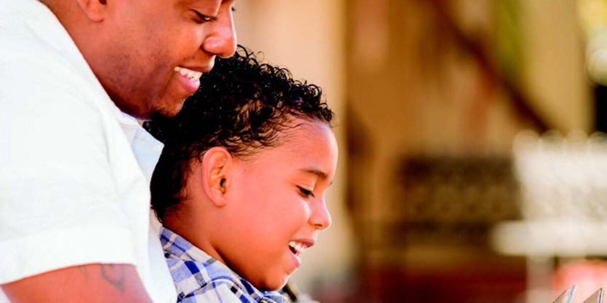A new blog engages Spanish-speakers with God’s Word. Photo credit: ThinkStockPhotos.com/Feverpitched.