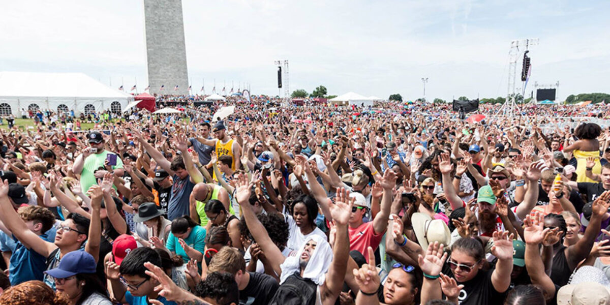 Nearly half a million people gathered on the National Mall for prayer, worship and Bible-based teaching at the Together 2016 event. Participants had the opportunity to download an app that could guide them in daily Bible reading. Photo credit: PULSE.
